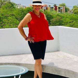 Meet your Posher, Naomi